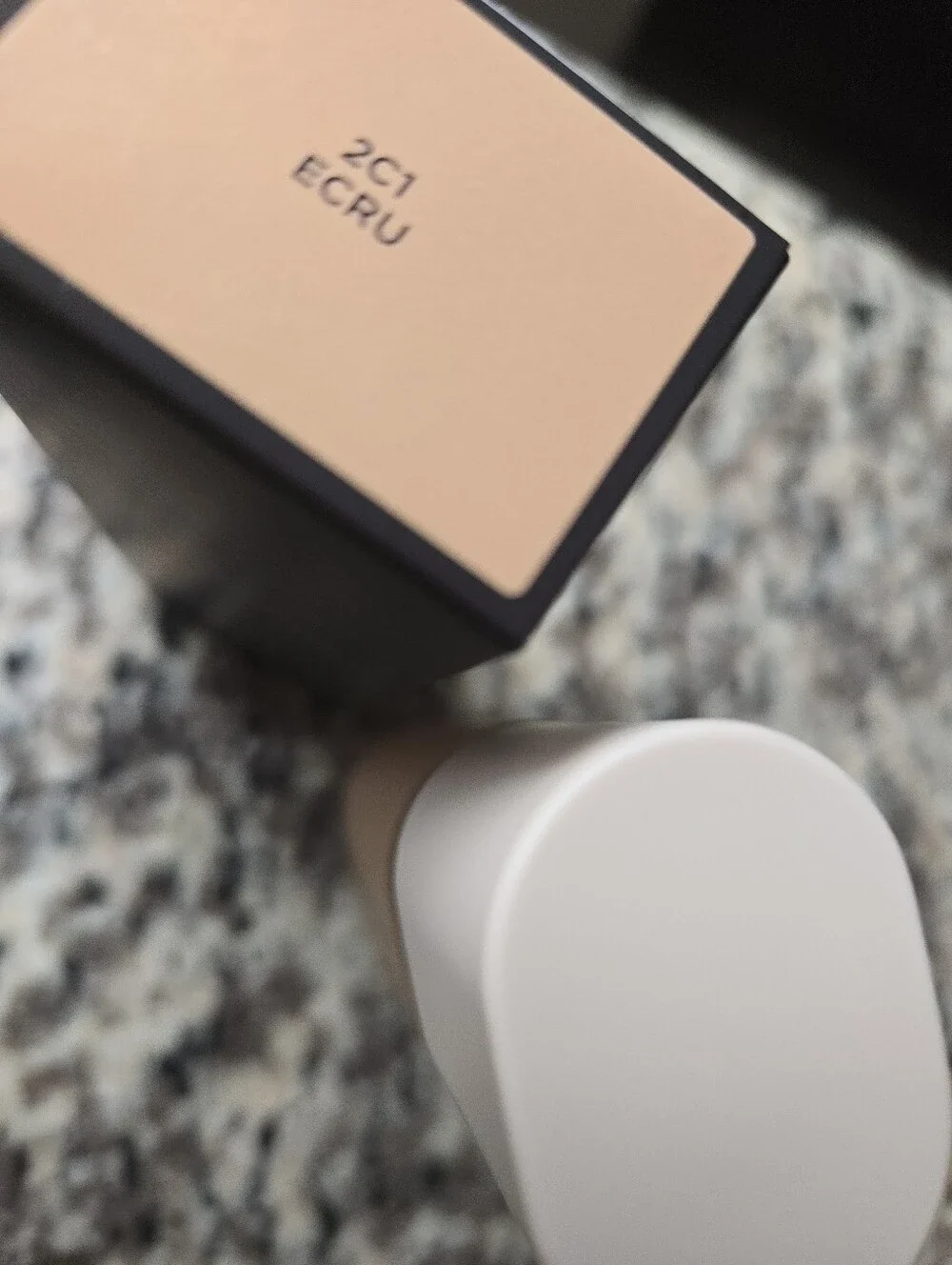 laura mercier Foundation Bottle in ECRU 2c1 New In Box